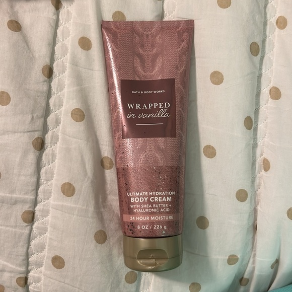 Bath and Body Works Wrapped in Vanilla Body Cream - Picture 2 of 4